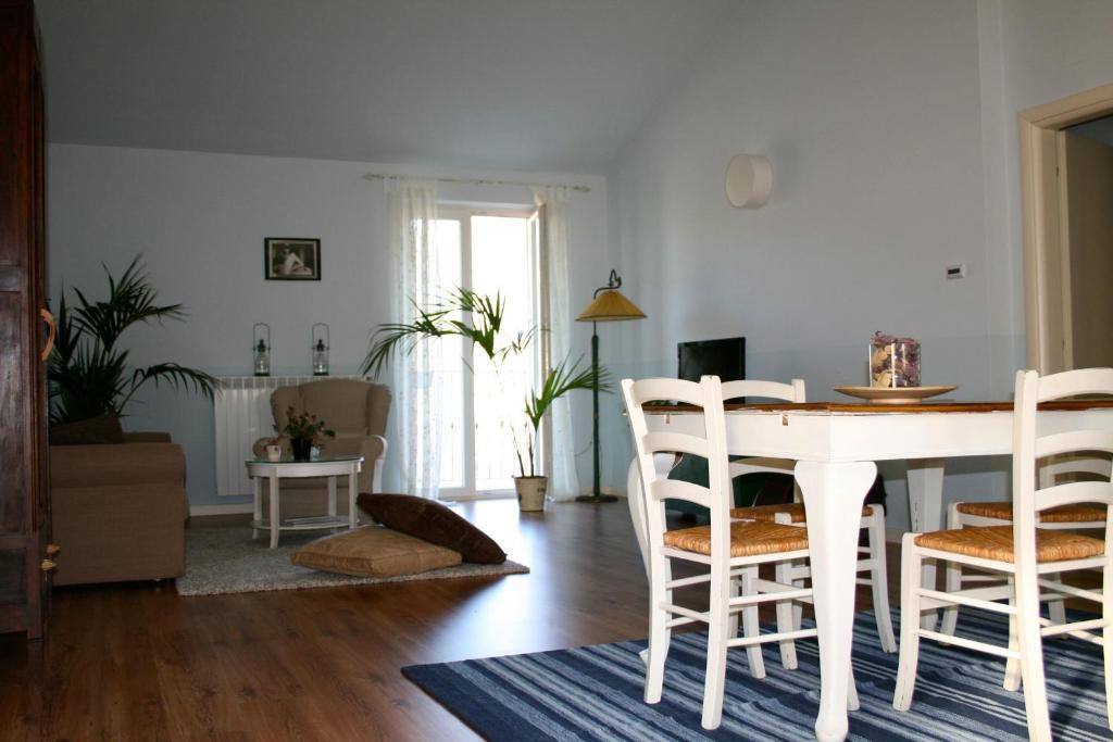 Trezzo Tinella B&B Mario & Mario الغرفة الصورة