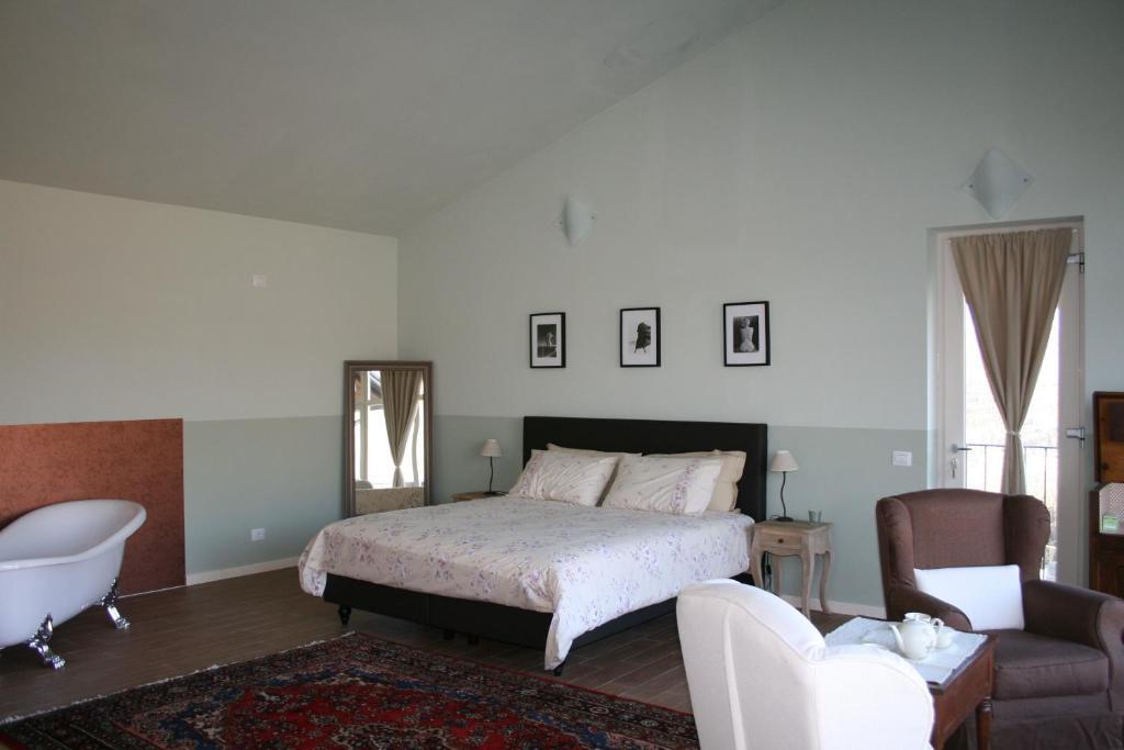 Trezzo Tinella B&B Mario & Mario الغرفة الصورة