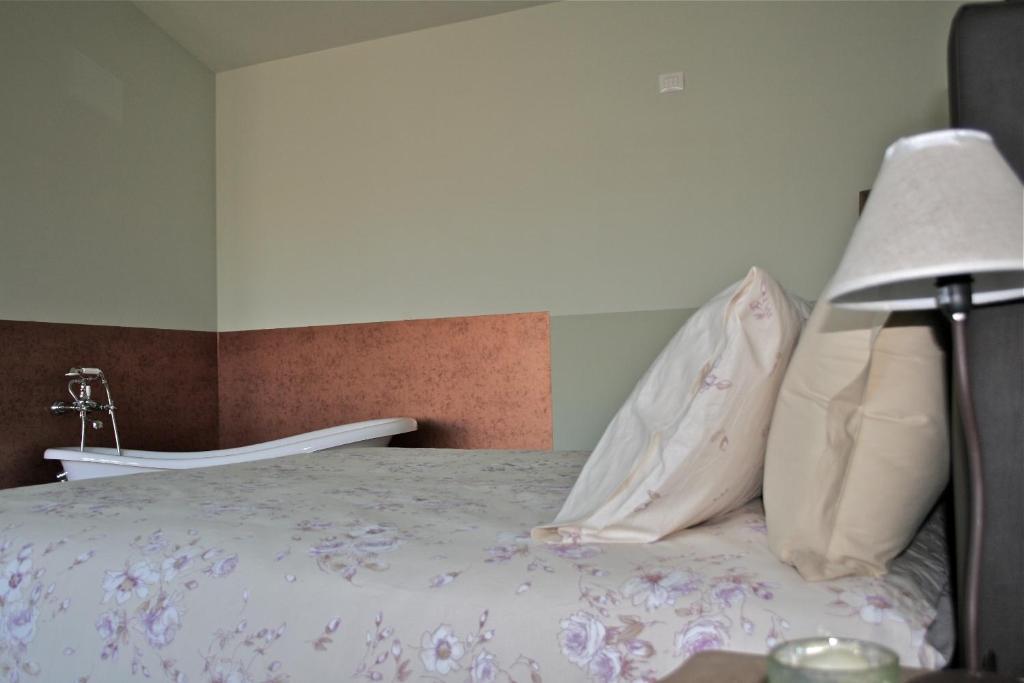 Trezzo Tinella B&B Mario & Mario الغرفة الصورة